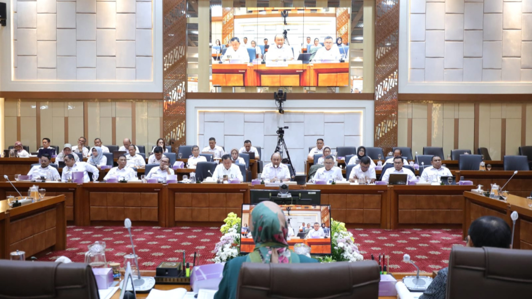 Rapat dengan Komisi IX DPR, BGN Ponorogo Paparkan Progres MBG 