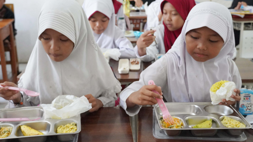 Klarifikasi BGN Ponorogo Terkait Viral Menu MBG Berupa Bahan Mentah di Tangerang Selatan