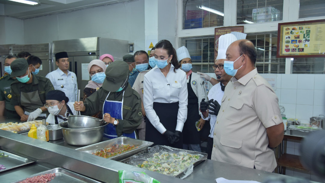BGN Ponorogo dan Menpar Tinjau Praktik Siswa SPPI Batch-3 di Dapur NHI